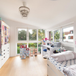 2018248-DHH-Klein-Borstel-Kinderzimmer-mit-Eckfenster