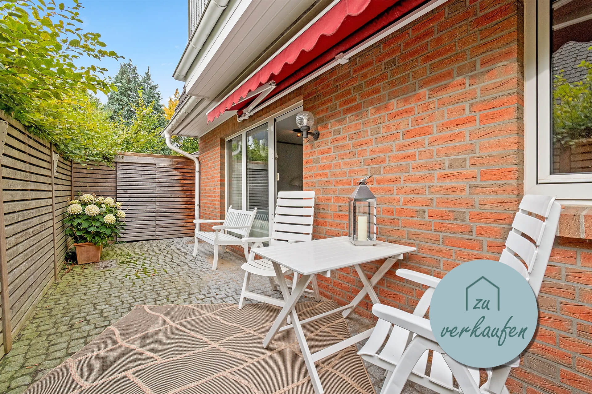 Westterrasse der 3-Zimmer-Erdgeschosswohnung in Hamburg-Poppenbüttel